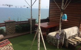 Домик с видом на море